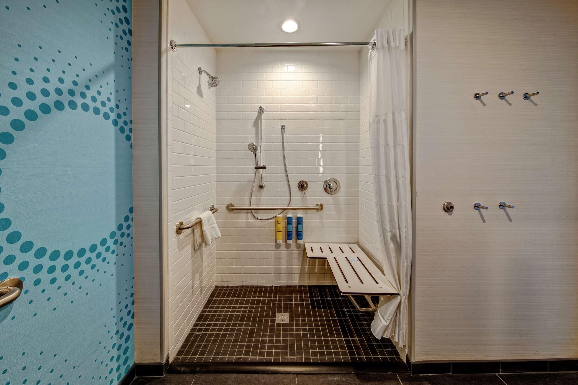 Tru By Hilton Roanoke Hollins Hotell Exteriör bild