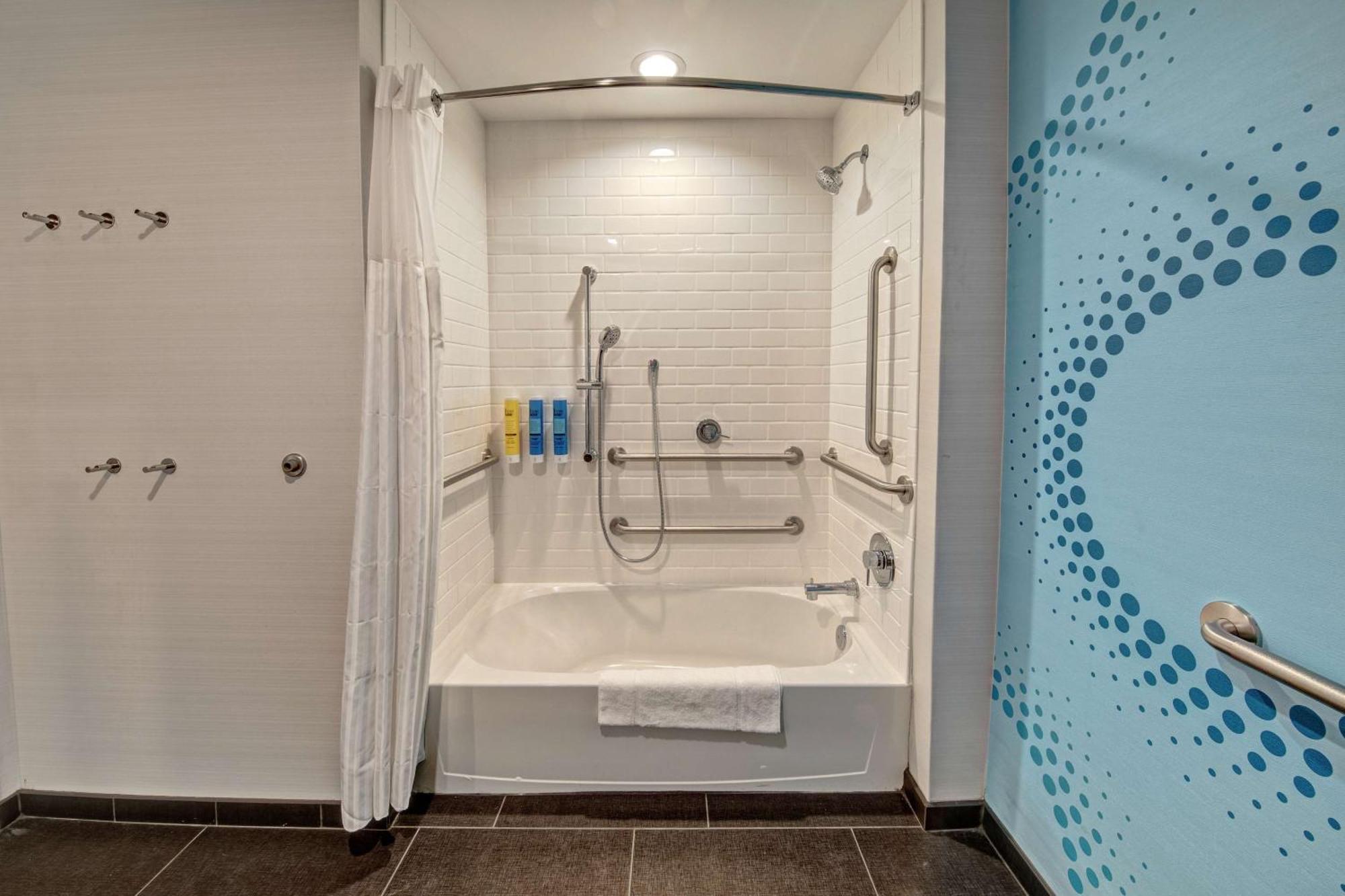 Tru By Hilton Roanoke Hollins Hotell Exteriör bild