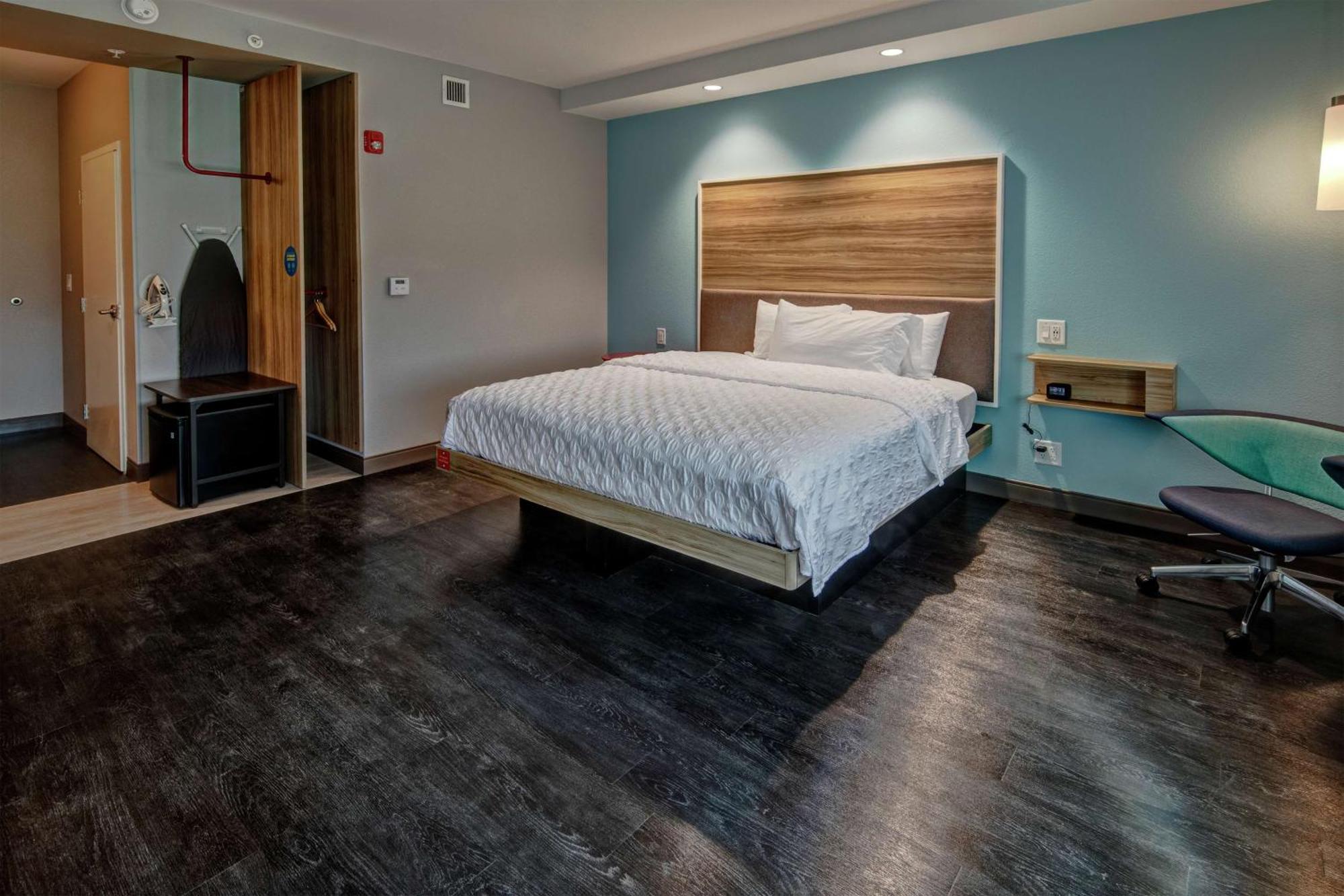 Tru By Hilton Roanoke Hollins Hotell Exteriör bild