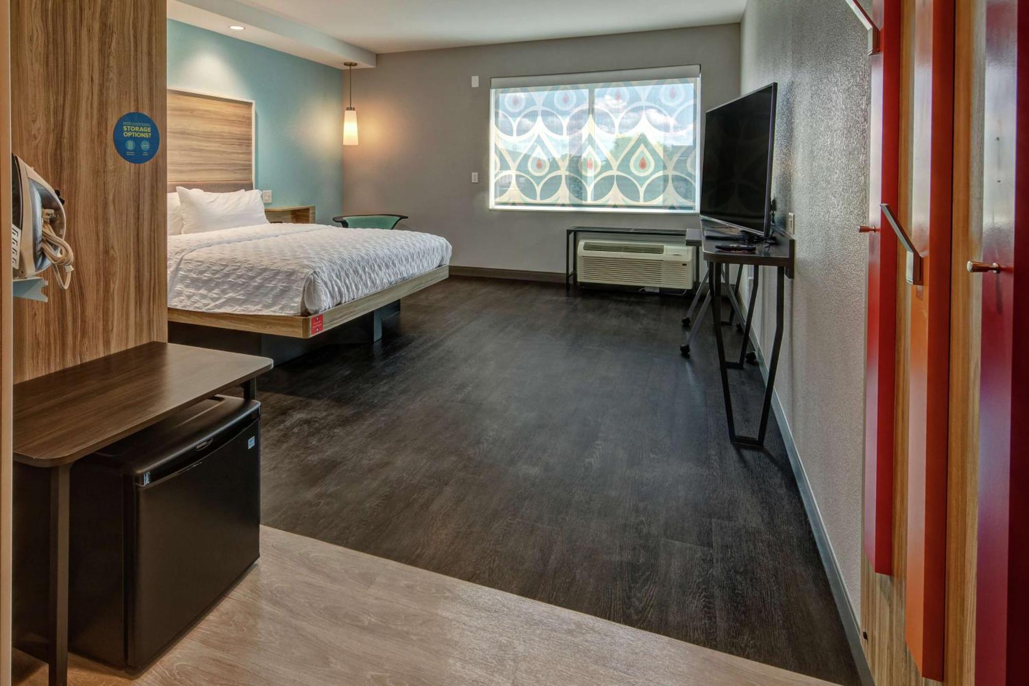 Tru By Hilton Roanoke Hollins Hotell Exteriör bild
