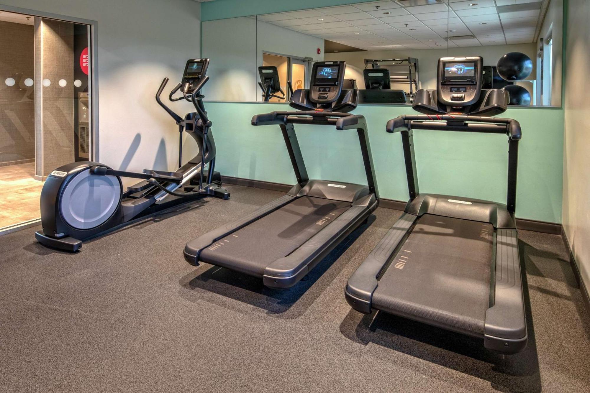 Tru By Hilton Roanoke Hollins Hotell Exteriör bild